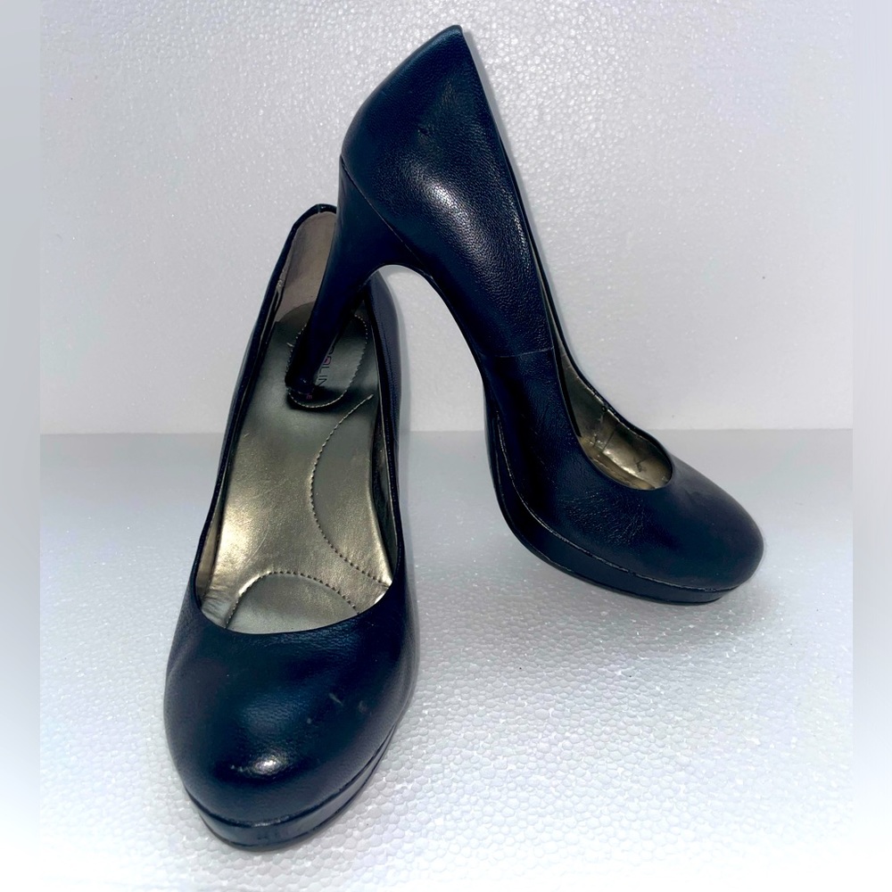 Black Leather Pumps. Size 7M. 4” heels. Bandolino.